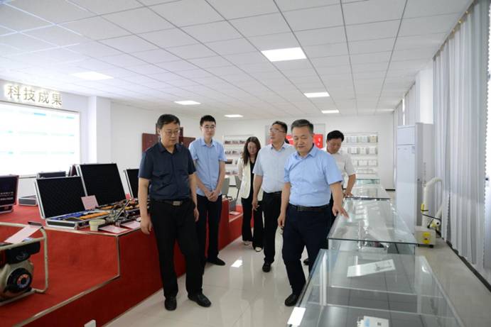 山東管理學院揭牌照片 (4)